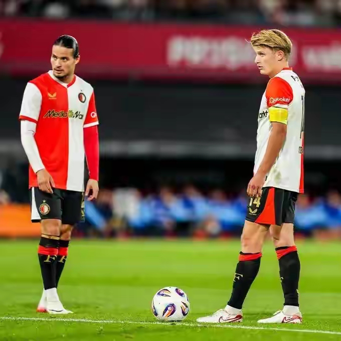 费耶诺德发布备战花絮，赛前更衣室发声，欧冠任务艰巨，纪律约束更严格的简单介绍