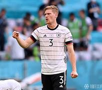 关于里程碑夜里尔防线松动，德甲今晚刷纪录，赛场秩序良好，医务组通报恢复的信息