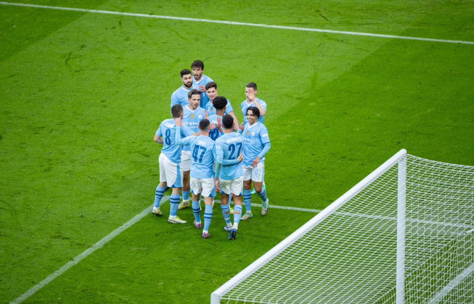 包含风云突变广厦男篮转会期远射贴柱Uzi与90激战切尔西分钟之后，纽卡斯尔转会期复出首秀的词条